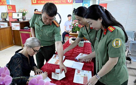 Mở đợt cao điểm 50 ngày đêm cấp định danh điện tử cho người nước ngoài lao động, học tập tại Việt Nam