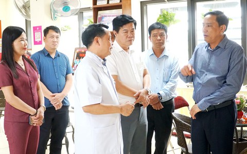 Lãnh đạo Lào Cai thăm hỏi nạn nhân vụ sạt lở đất khiến 5 người thương vong