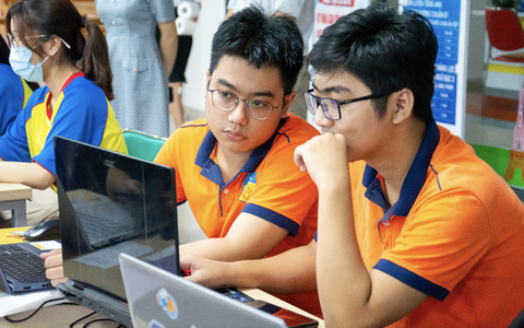 Nhiều trường đại học cho sinh viên học trực tuyến tránh bão số 3