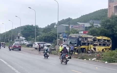 Tai nạn xe khách trên Quốc lộ 1A ở Hà Tĩnh khiến 9 người tử vong