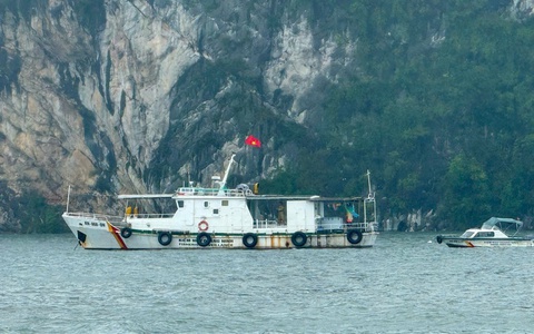 Vụ lật tàu du lịch ở Quảng Ninh: Thi thể nữ được xác định là 1 trong 2 nạn nhân mất tích còn lại
