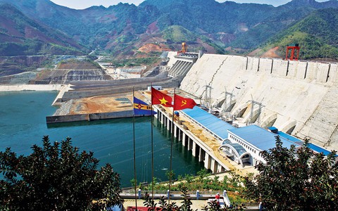 "Hệ sinh thái" EVN tiếp tục lỗ sau 6 tháng