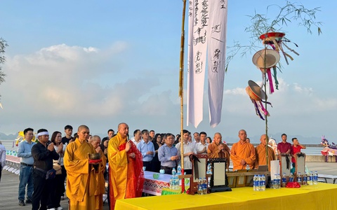 Đại lễ cầu siêu tưởng niệm 39 nạn nhân vụ lật tàu du lịch tại Quảng Ninh