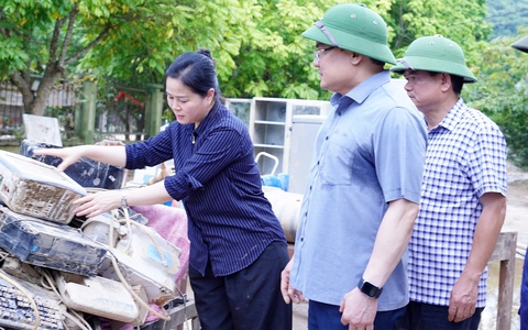 Ngành y tế Nghệ An kịp thời hỗ trợ bà con vùng tâm lũ