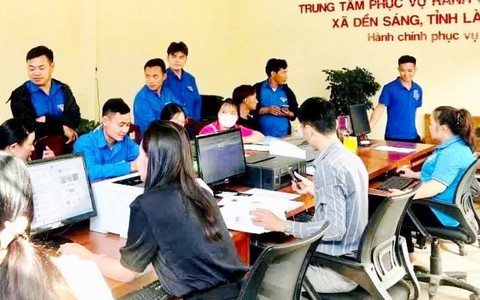 Hơn 100 đội thanh niên tình nguyện giúp dân làm thủ tục hành chính tại các xã, phường ở Lào Cai
