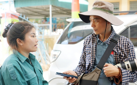 Cô giáo ôm con thơ chạy lũ, khi trở về còn trơ lại 4 cột nhà