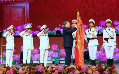 Tặng thưởng Huân chương Sao Vàng lần thứ 5 cho lực lượng Công an nhân dân