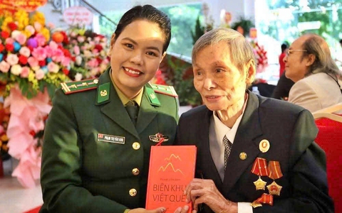 Những người phất cao cờ hồng Tháng Tám trong "Biên khu Việt Quế"