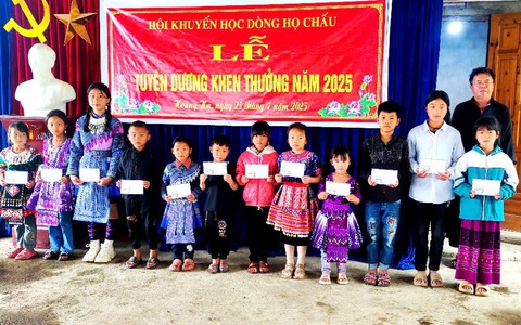 Dòng họ Chấu, dân tộc Mông ở Lào Cai khen thưởng học sinh giỏi