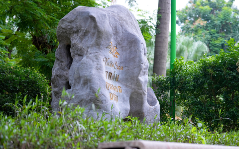 Vườn hoa Trần Quang Diệu xuống cấp, Chủ tịch Hà Nội yêu cầu kiểm tra, làm rõ