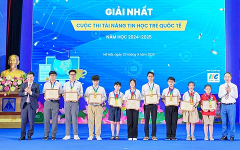 Hà Nội vinh danh 223 học sinh đoạt giải cuộc thi tin học trẻ