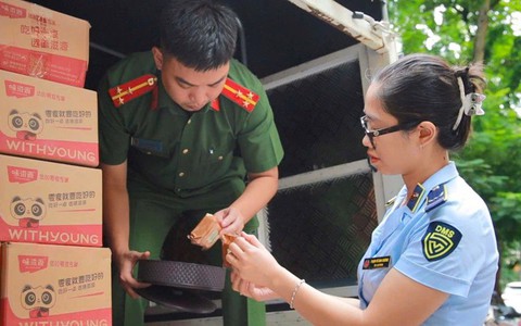 Phát hiện, tạm giữ 2.500 bánh trung thu nhập lậu tại Hà Nội