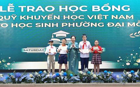Hơn 130 suất học bổng được trao tặng cho học sinh phường Đại Mỗ