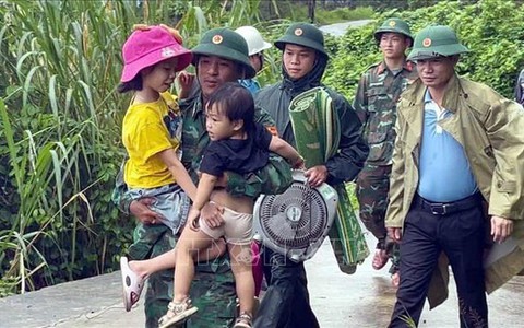 Thủ tướng: Huy động mọi lực lượng, phương tiện, nguồn lực triển khai quyết liệt ứng phó bão số 10