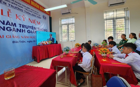 Rộn ràng Lễ khai giảng ở ngôi trường nhỏ chỉ có 11 cô trò nơi biển khơi