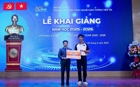 Trao học bổng toàn phần cho sinh viên mất 4 người thân trong vụ lật tàu tại Hạ Long