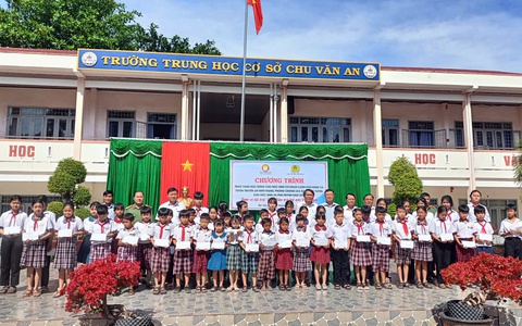 Hội khuyến học Lâm Đồng trao học bổng kết hợp tuyên truyền an ninh mạng