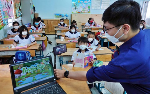 Dạy liên trường, liên cấp: giải pháp nhân sự hay nguồn áp lực mới?