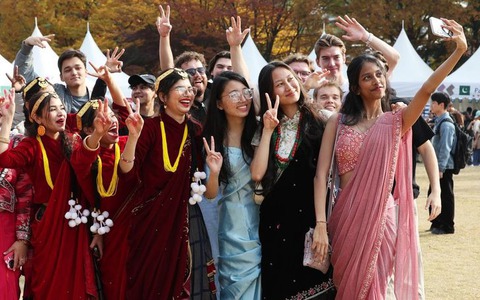 Học phí leo thang tại Hàn Quốc: Cú sốc chi phí với hàng trăm nghìn du học sinh