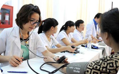 1.000 người cao tuổi được khám, chăm sóc, nhận quà Tết miễn phí