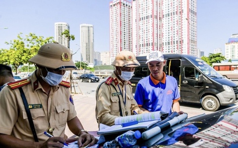 Cục Cảnh sát giao thông phản hồi về việc kiểm tra giấy khám sức khỏe của tài xế