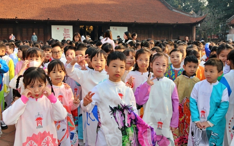 950 học sinh diễu hành kỷ niệm 950 năm Quốc Tử Giám