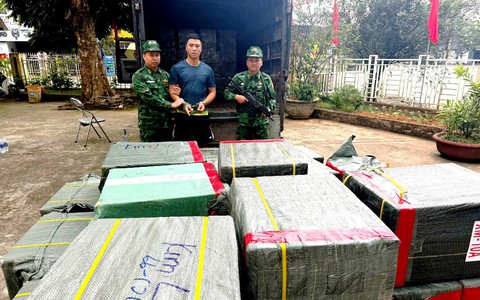 Bắt giữ đối tượng cùng 21.000 bao thuốc lá lậu chở trên xe tải