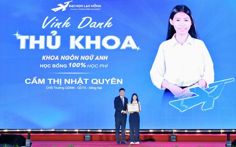 30 tân sinh viên Trường Đại học Lạc Hồng được vinh danh, trao học bổng 100% học phí