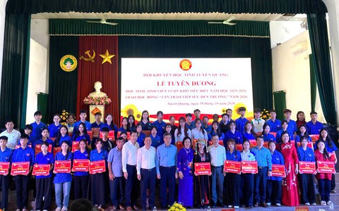 Hội Khuyến học Tuyên Quang tuyên dương, trao học bổng Tân Trào tiếp sức đến trường cho 110 em học sinh, sinh viên vượt khó