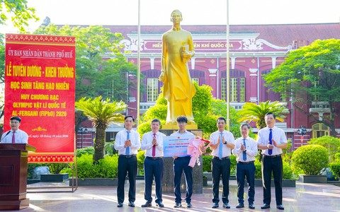 Huế thưởng 150 triệu đồng cho nam sinh đoạt Huy chương Bạc Olympic Vật lý quốc tế Al-Fergani