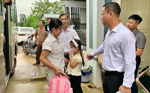 Nghệ An yêu cầu xử lí nghiêm hành vi cản trở học sinh đến trường