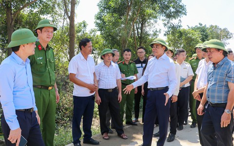 Chủ tịch tỉnh Nghệ An thị sát và yêu cầu dừng hoạt động 9 điểm bến, mỏ cát