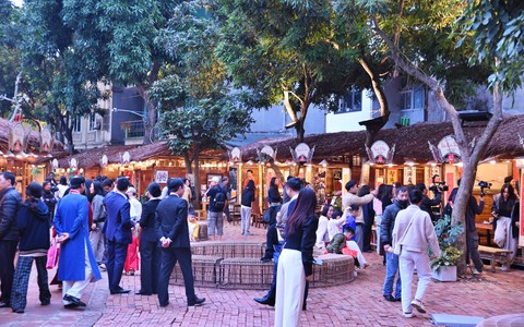 Miễn phí gửi xe ô tô cho du khách đến Văn Miếu - Quốc Tử Giám dịp Tết Nguyên đán