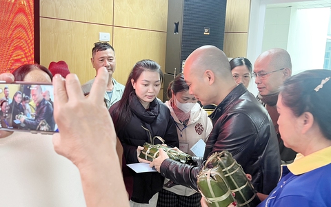 Trao 140 suất quà Tết cho bệnh nhân đang điều trị bệnh hiểm nghèo