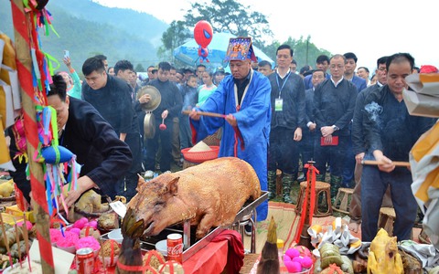 Đồng bào Giáy ở Cốc San tưng bừng mở Hội Xuống đồng đầu năm mới