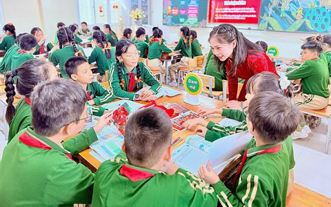 Tiền dạy thêm giờ của giáo viên công lập: Quy định chi trả và nghĩa vụ thuế mới nhất