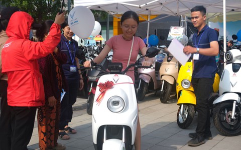 "Đến xe xăng, về xe điện" - Trải nghiệm có một không hai ngày giáp Tết