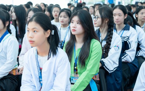 Trường phổ thông nội trú có thể tuyển sinh học sinh nước láng giềng