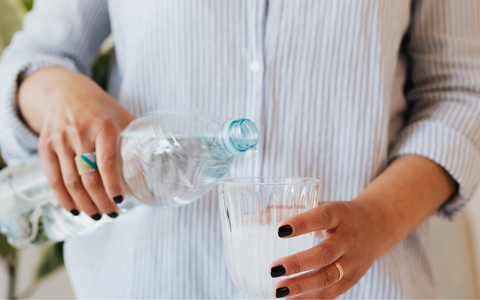 Uống nước cũng có thể gây ảnh hưởng đến hệ tiêu hóa