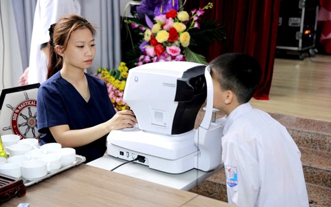 Gần 5.000 học sinh ở Lào Cai được tầm soát thị lực học đường