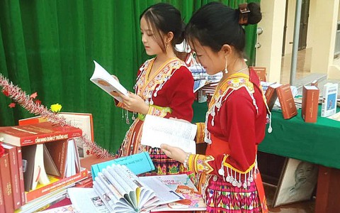 Phòng chống tảo hôn vùng cao - câu chuyện "bắt vợ" và hành trình tìm lại con chữ ở Na Loi