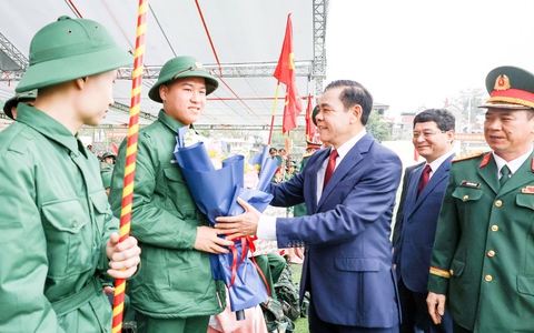 Hơn 3.800 tân binh ở Nghệ An lên đường nhập ngũ