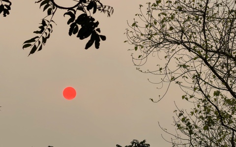 Nắng nóng gia tăng gay gắt trước khi không khí lạnh tràn về