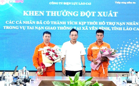 Khen thưởng 2 nhân viên Điện lực Lào Cai cứu người bị tai nạn giao thông
