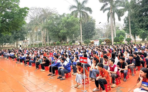 Bạo lực học đường có bớt đi nếu cấm học sinh dùng mạng xã hội?