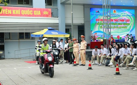 Giáo dục an toàn giao thông cho học sinh: sáng kiến “tiết học an toàn giao thông”