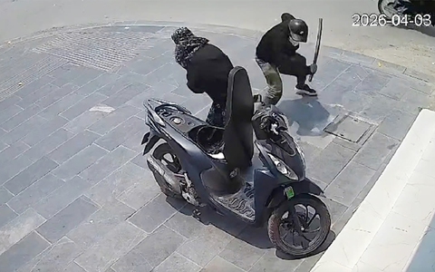 Xác minh 2 đối tượng bịt mặt bất ngờ tấn công một phụ nữ