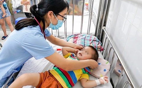 Những biến chứng nguy hiểm của bệnh tay chân miệng