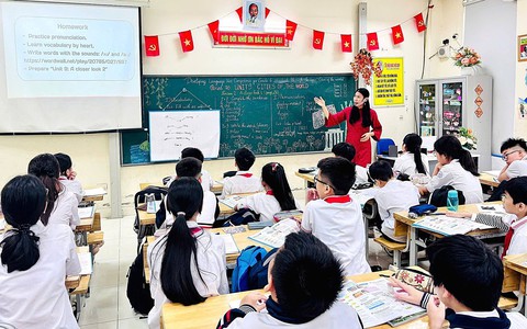 Chuẩn ngoại ngữ giáo viên: Làm sao để chuẩn hóa mà không "cào bằng"?