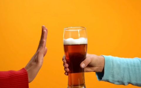 Từ 15/5, lôi kéo, ép người khác uống rượu có thể bị phạt tiền